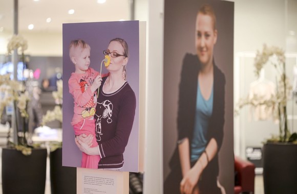 Labdaros fondo „Mamų unija“ fotografijų paroda „Mylimos mylinčios“