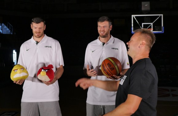 Broliai Lavrinovičiai ir Saulius Urbonavičius-Samas