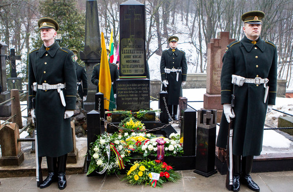Nepriklausomybės Akto signatarų atminimo pagerbimas Rasų kapinėse/Pauliaus Peleckio nuotr.