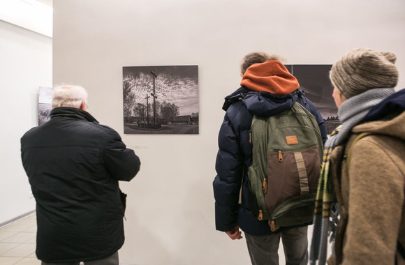 Algimanto Aleksandravičiaus fotografijų parodos atidarymo akimirka