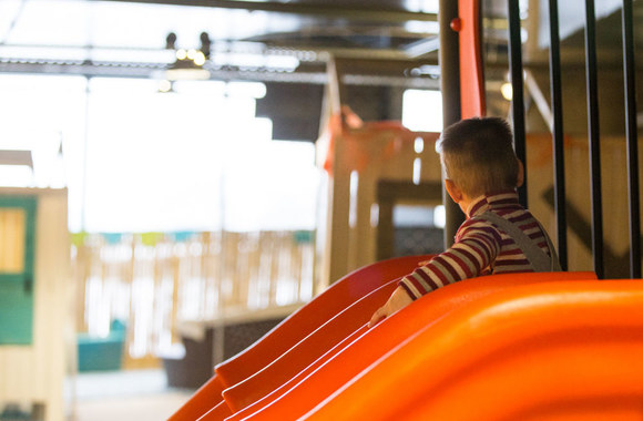 Lino Adomaičio labdaros ir paramos fondas suorganizavo tėvų globos netekusiems vaikams išvyką į pramogų centrą