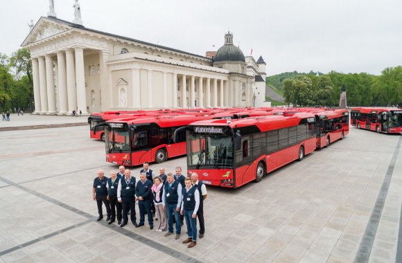 Autobusų labirintas Vilniaus Katedros aikštėje