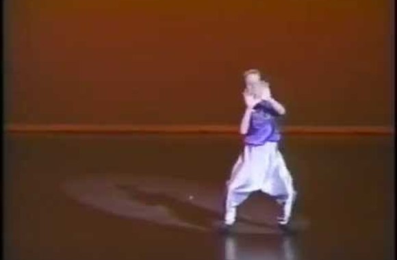 VIDEO kadras: Ryan Gosling is dancing at 1992
