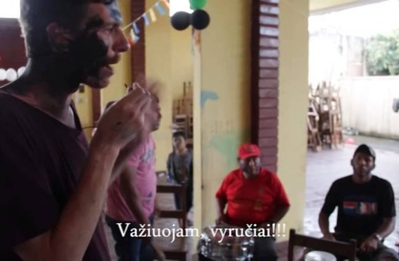 VIDEO kadras: Boliviečiai sveikina Lietuvos moteris