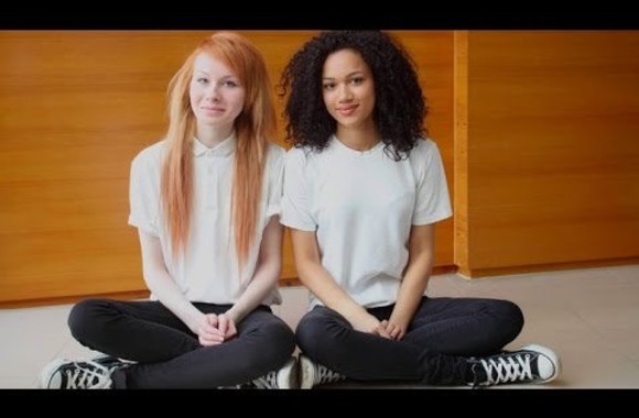 VIDEO kadras: Dvynės, kurių neįmanoma sumaišyti