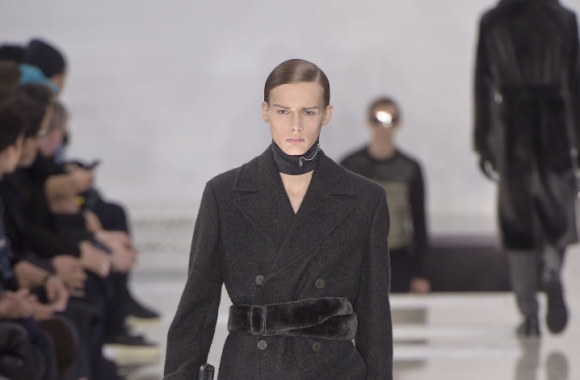 „Louis Vuitton“ 2016 m. rudens-žiemos kolekcijos modelis