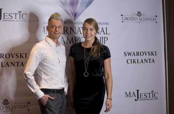 Kaune vykusio „Inlay Art embellished with Swarovski Crystals“ inkrustavimo čempionato akimirka