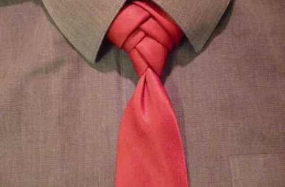 VIDEO kadras: „Fishbone“ kaklaraiščio mazgas 