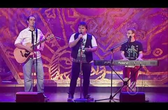 VIDEO kadras: Axis of Awesome - 4 Four Chord Song (with song titles)