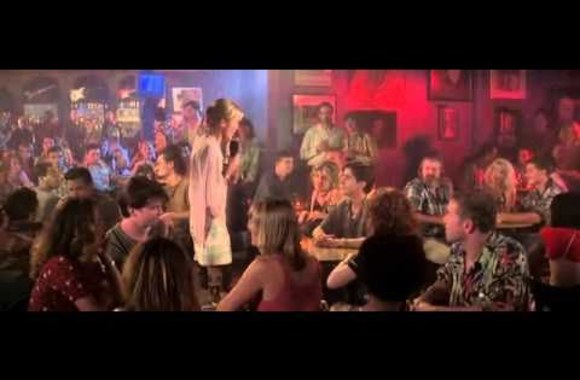 VIDEO kadras: Scena iš filmo „Mano geriausio draugo vestuvės“, kurioje Cameron Diaz herojė nusidainuoja