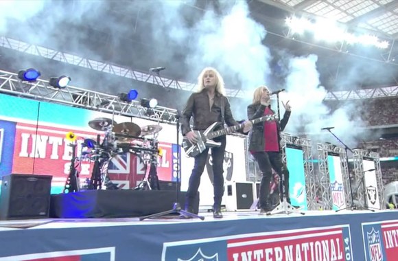 VIDEO kadras: DEF LEPPARD – NFL Pre-Game - Official Performance Video