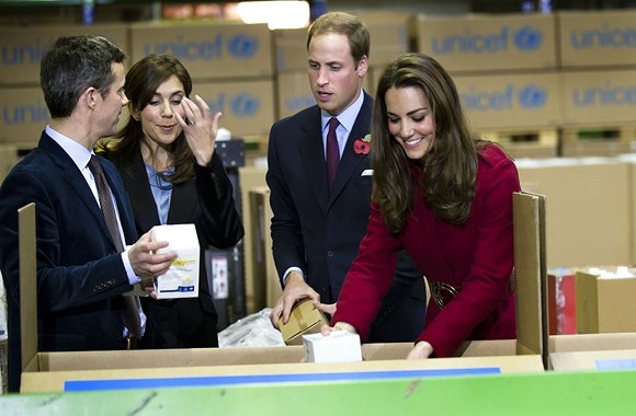 Danijos princas Frederikas (kairėje) ir princesė Mary su Didžiosios Britanijos princu Williamu ir Kembridžo hercogiene Catherine (dešinėje)