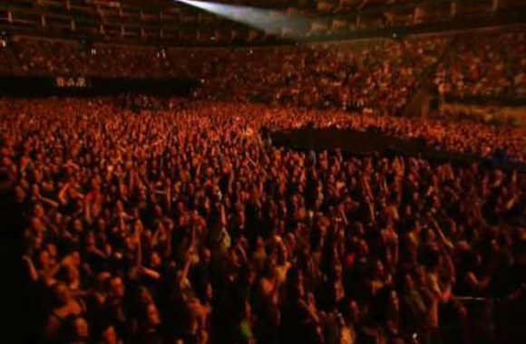 VIDEO kadras: Nickelback - Burn It To The Ground