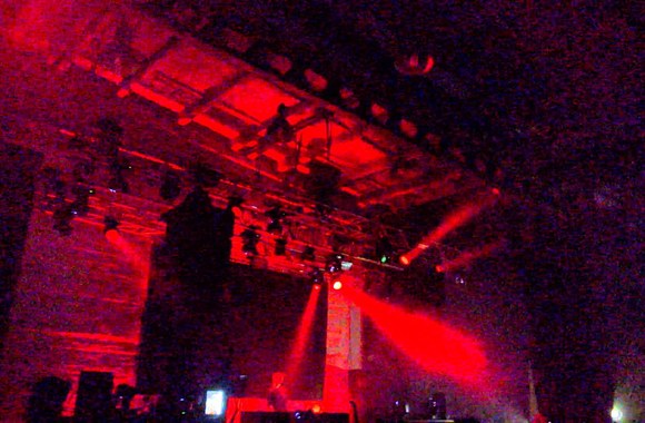 VIDEO kadras: ten walls \'walking with elephants\'@loftas vilnius