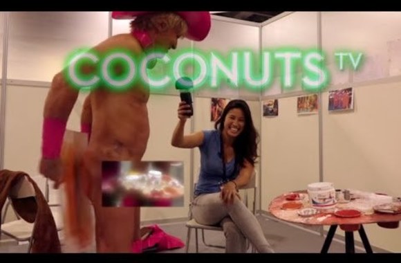 VIDEO kadras: Pricasso: The Man Who Paints With His Penis