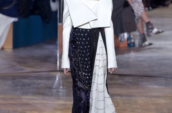 „Christian Dior“ 2016 m. pavasario-vasaros aukštosios mados kolekcijos modelis