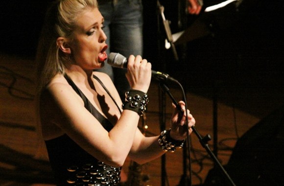 Rūta Ščiogolevaitė atlieka Tinos Turner dainas.