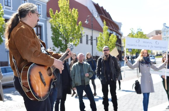 Mitingas prieš dvasinį terorizmą sostinės Rotušės aikštėje