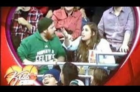 VIDEO kadras: Chicago Bulls Kiss Cam FAIL - MASCOT STEPS IN || VIDEO