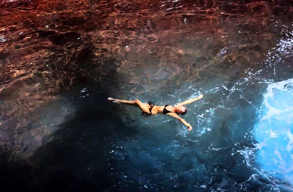 VIDEO kadras: Victoria’s Secret Swim 2015:  Slow. Sultry. Swim.