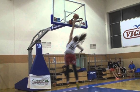 VIDEO kadras: Daugilės Šarauskaitės dėjimas prieš rungtynes su „Kažkur Matytų“ komanda