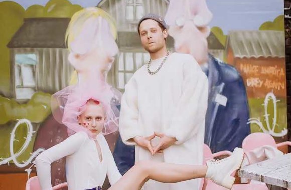 Netradicinės Gabijos Tarasevičiūtės ir Petro Velikovich  vestuvės/Marlos Singer nuotr.