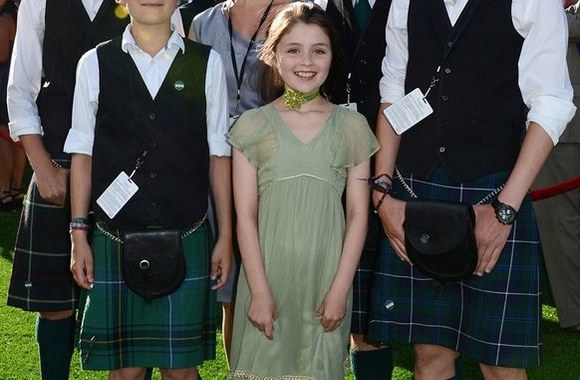 Aktorė Peigi Barker (priekyje centre)