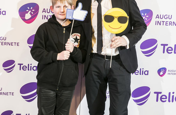 Žinomi lietuviai su atžalomis dalyvavo socialinio projekto „Augu internete“ pristatyme