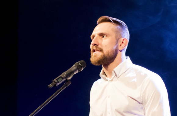 Manto Stonkaus humoro šou „Kultas“