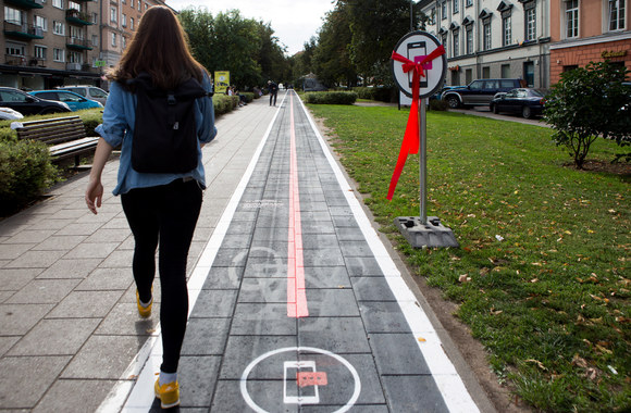 Dvipusio eismo tako, skirto mobiliems, atidarymo akimirka