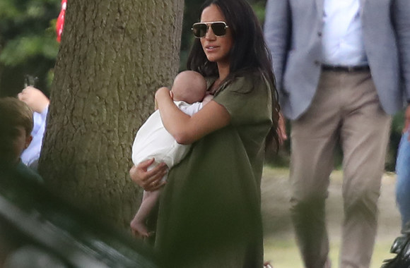 Sasekso ir Kembdridžo hercogai lankėsi labdaringose polo varžybose / „Scanpix“ nuotr.