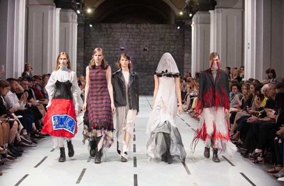 Tarptautinis jaunųjų dizainerių konkursas – kolekcijų pristatymo vakaras / Organizatorių nuotr.