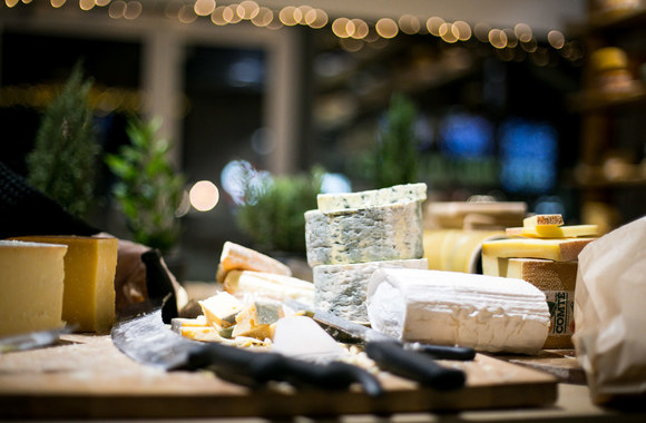 Garsenybės rinkosi degustuoti gurmaniškų sūrių