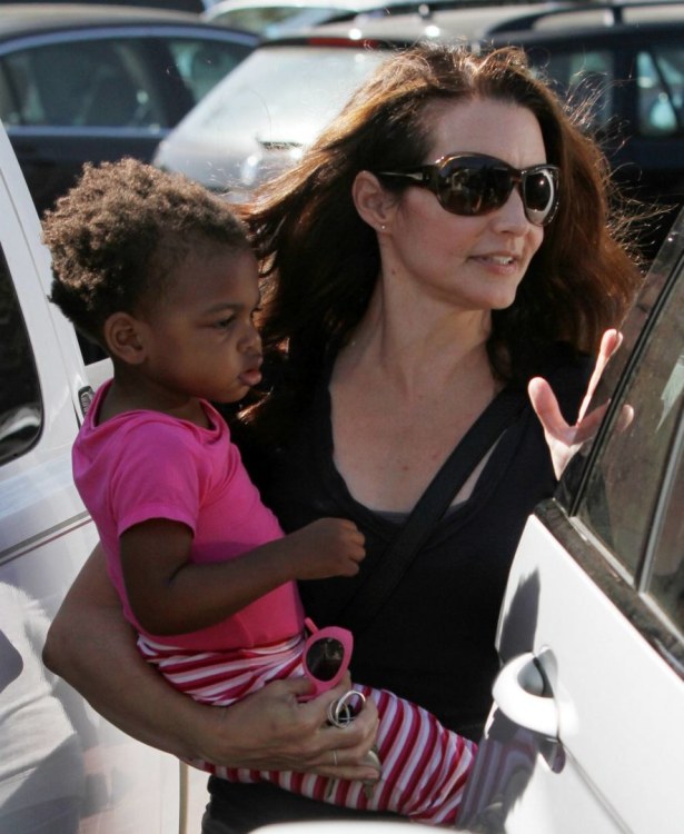 Kristin Davis – kuklioji herojė iš „Seksas ir miestas“ ketveriukės pasirinko sudėtingą motinystės kelią  / „Scanpix“ nuotr.