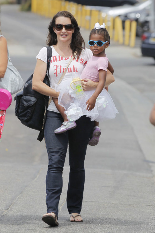 Kristin Davis – kuklioji herojė iš „Seksas ir miestas“ ketveriukės pasirinko sudėtingą motinystės kelią  / „Scanpix“ nuotr.