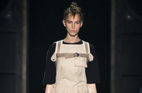 „Marc by Marc Jacobs“ 2015 m. pavasario-vasaros kolekcijos modelis 