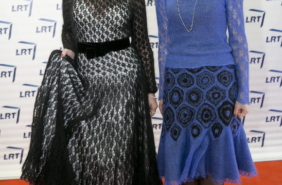 Aušra Stančikienė ir suknelės autorė Vilija Barauskienė