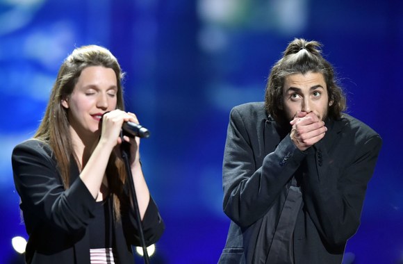 „Eurovizijos“ nugalėtojas Salvadoras Sobralis su seserimi Luisa