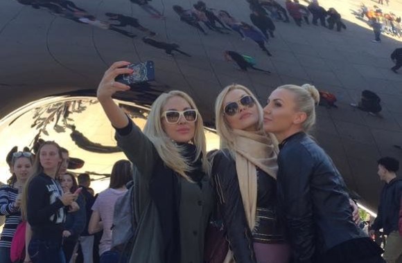 OMG merginos iškeliavo į JAV