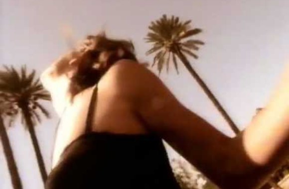 VIDEO kadras: Simply Red - Something Got Me Started (1991)