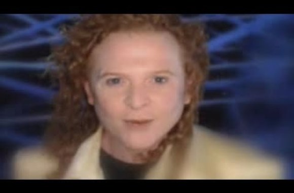 VIDEO kadras: Simply Red - Fairground