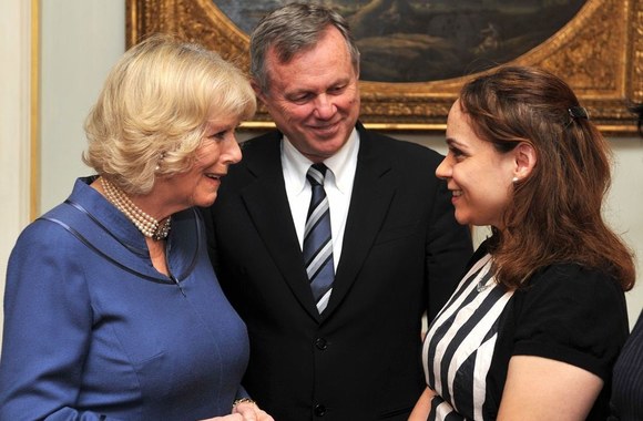 Kornvalio hercogienė Camilla (kairėje)