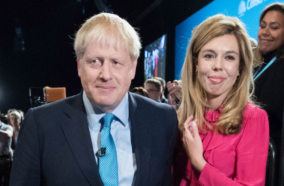 Borisas Johnsonas su sužadėtine Carrie Symonds/ SCANPIX nuotr.