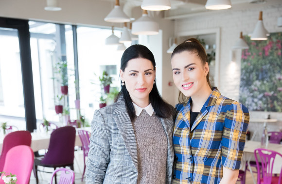 Žinomos moterys mėgavosi prancūziškais pusryčiais/ Organizatorių nuotr.