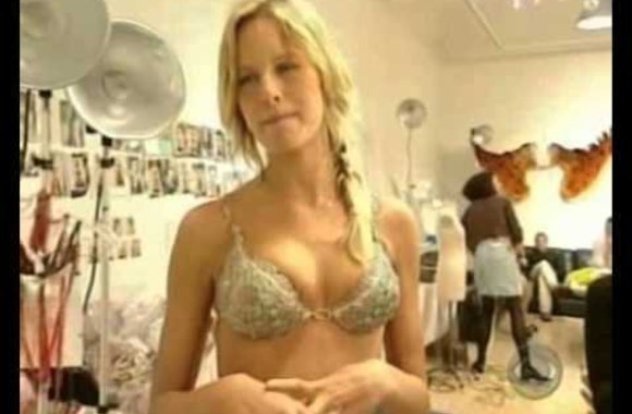 VIDEO kadras: „Star of Victoria Fantasy Bra“