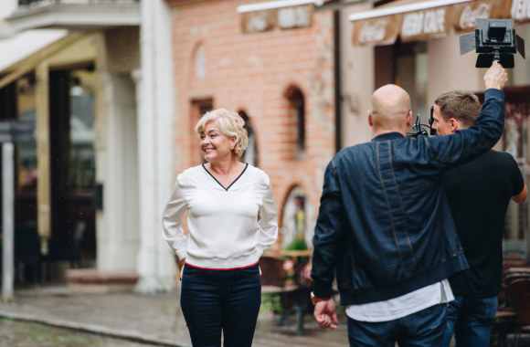 Kauno senamiestyje filmuotas naujos pokalbių laidos anonsas įtraukė į linksmybių sūkurį