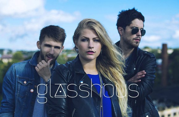 VIDEO kadras: Glasshous x ComaDeer - Beating Like A Drum