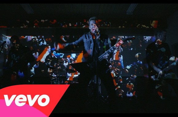 VIDEO kadras: Nickelback - Edge Of A Revolution (Main Version)