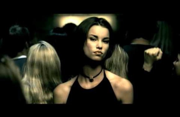 VIDEO kadras: Nickelback - How You Remind Me