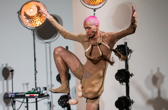 Kira Nova (Ievos Misevičiūtės) performansas „Mo muziejuje“